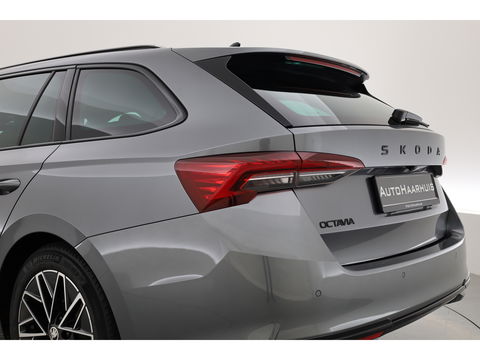 Škoda Octavia Combi 1.5 TSI Sportline DSG | HUD | Crystal lighting | Camera | Keyless | Adapt. Cruise | Stoelverw.
