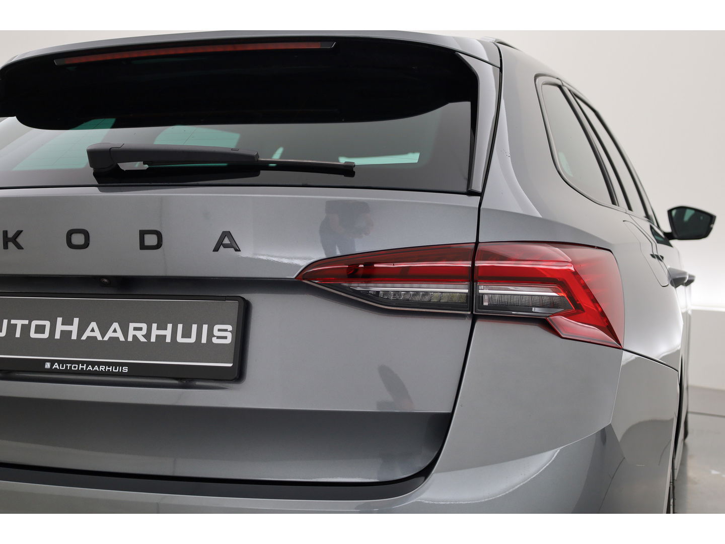 Škoda Octavia Combi 1.5 TSI Sportline DSG | HUD | Crystal lighting | Camera | Keyless | Adapt. Cruise | Stoelverw.