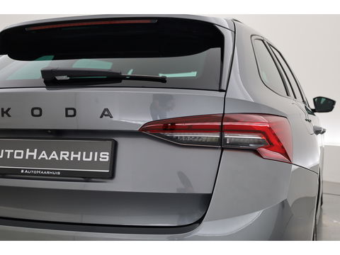 Škoda Octavia Combi 1.5 TSI Sportline DSG | HUD | Crystal lighting | Camera | Keyless | Adapt. Cruise | Stoelverw.