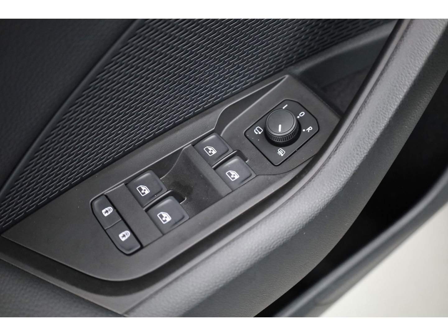 Škoda Octavia Combi 1.5 TSI Sportline DSG | HUD | Crystal lighting | Camera | Keyless | Adapt. Cruise | Stoelverw.