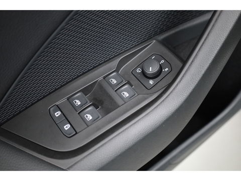 Škoda Octavia Combi 1.5 TSI Sportline DSG | HUD | Crystal lighting | Camera | Keyless | Adapt. Cruise | Stoelverw.