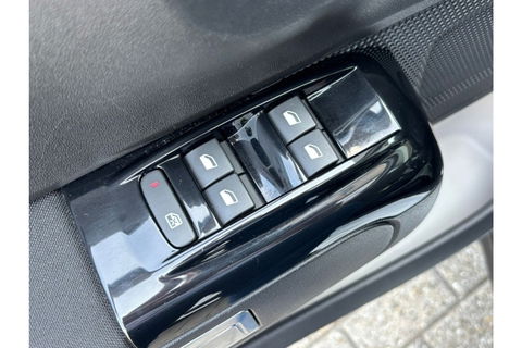 Citroën C3 1.2 PURETECH SHINE AIRCO CARPLAY CRUISE.NIEUWE DISTRIBUTIE.