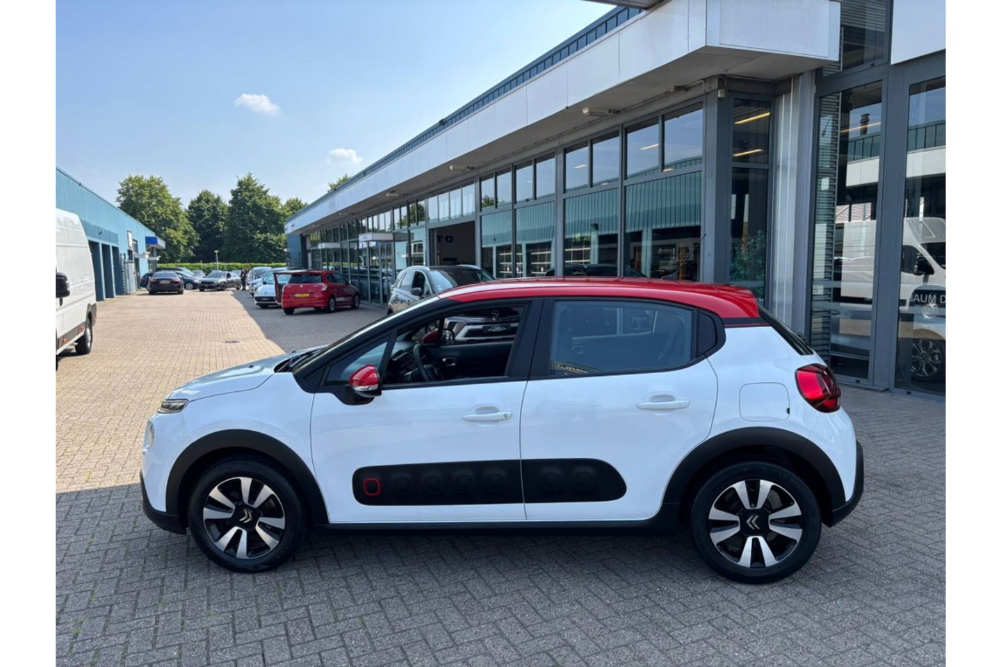 Citroën C3 1.2 PURETECH SHINE AIRCO CARPLAY CRUISE.NIEUWE DISTRIBUTIE.