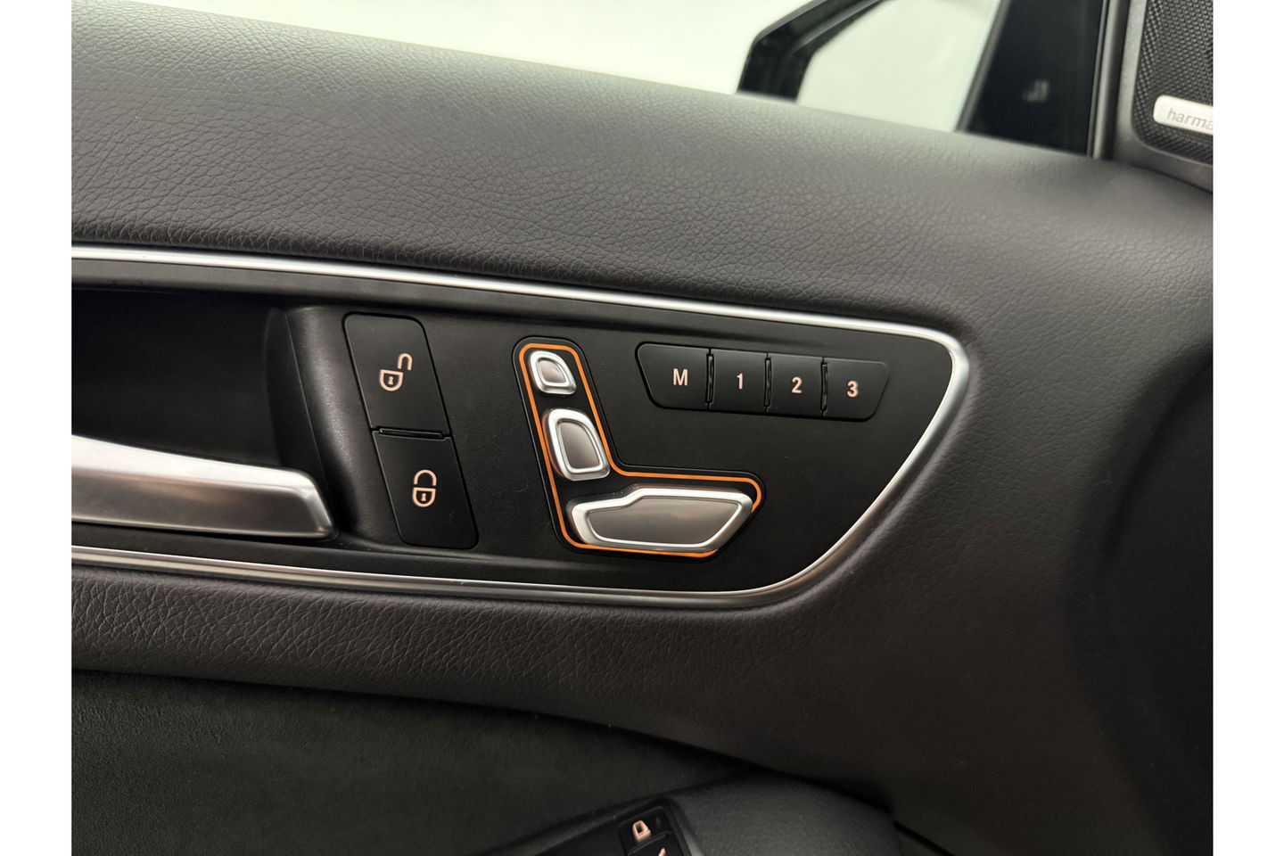 Mercedes-Benz GLA 200 157PK Pano LED 360Camera Memory Carplay Clima Cruise Navi PDC 20''LMV