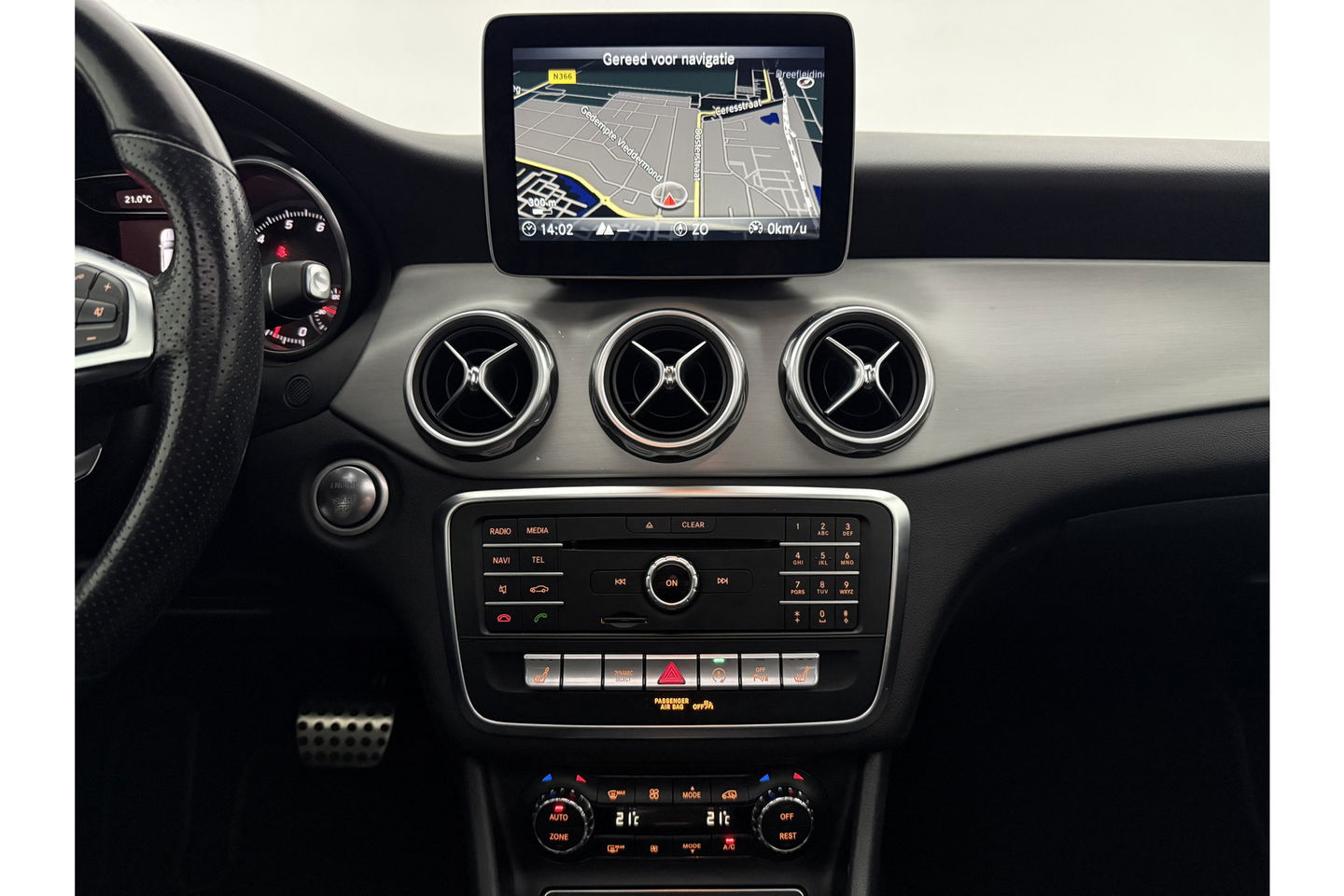 Mercedes-Benz GLA 200 157PK Pano LED 360Camera Memory Carplay Clima Cruise Navi PDC 20''LMV