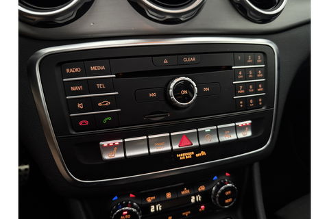 Mercedes-Benz GLA 200 157PK Pano LED 360Camera Memory Carplay Clima Cruise Navi PDC 20''LMV