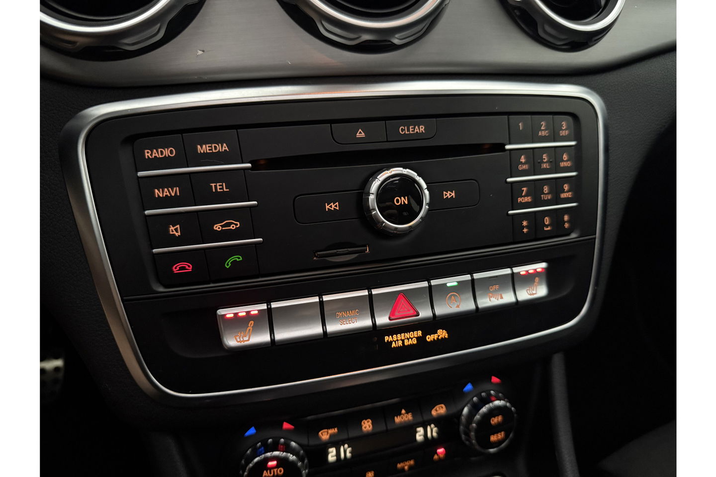Mercedes-Benz GLA 200 157PK Pano LED 360Camera Memory Carplay Clima Cruise Navi PDC 20''LMV
