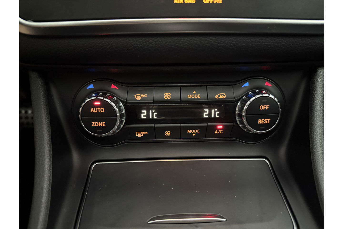 Mercedes-Benz GLA 200 157PK Pano LED 360Camera Memory Carplay Clima Cruise Navi PDC 20''LMV