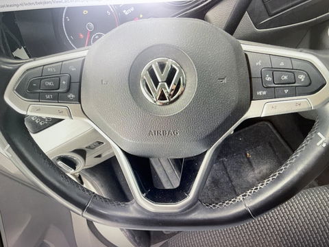 Volkswagen Transporter 2.0 TDI DSG automaat L2H1 30 DC 5 persoons / vaste prijs rijklaar € 27.950 ex btw / lease vanaf € 456 / airco / cruise / navi / achterdeuren / euro 6 / bpm vrij !