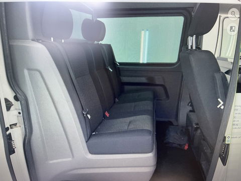 Volkswagen Transporter 2.0 TDI DSG automaat L2H1 30 DC 5 persoons / vaste prijs rijklaar € 27.950 ex btw / lease vanaf € 456 / airco / cruise / navi / achterdeuren / euro 6 / bpm vrij !
