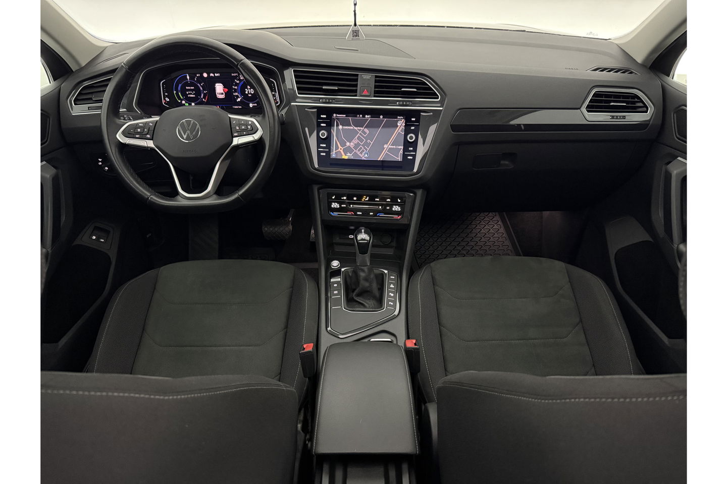 Volkswagen Tiguan 1.4 TSI eHybrid R-Line 225PK Pano LED Virtual ACC Trekhaak Sfeer Camera Carplay Clima PDC 18"LMV
