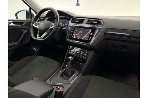 Volkswagen Tiguan 1.4 TSI eHybrid R-Line 225PK Pano LED Virtual ACC Trekhaak Sfeer Camera Carplay Clima PDC 18"LMV