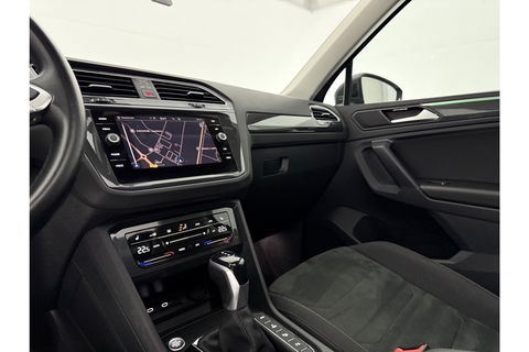 Volkswagen Tiguan 1.4 TSI eHybrid R-Line 225PK Pano LED Virtual ACC Trekhaak Sfeer Camera Carplay Clima PDC 18"LMV
