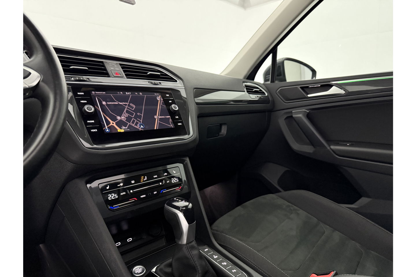 Volkswagen Tiguan 1.4 TSI eHybrid R-Line 225PK Pano LED Virtual ACC Trekhaak Sfeer Camera Carplay Clima PDC 18"LMV