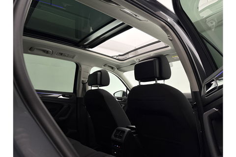 Volkswagen Tiguan 1.4 TSI eHybrid R-Line 225PK Pano LED Virtual ACC Trekhaak Sfeer Camera Carplay Clima PDC 18"LMV