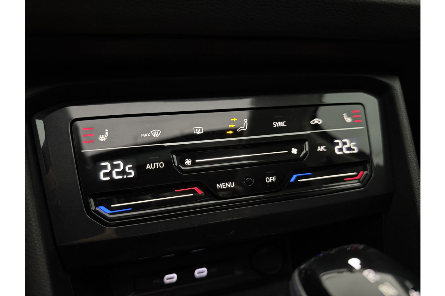 Volkswagen Tiguan 1.4 TSI eHybrid R-Line 225PK Pano LED Virtual ACC Trekhaak Sfeer Camera Carplay Clima PDC 18"LMV