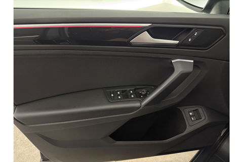 Volkswagen Tiguan 1.4 TSI eHybrid R-Line 225PK Pano LED Virtual ACC Trekhaak Sfeer Camera Carplay Clima PDC 18"LMV