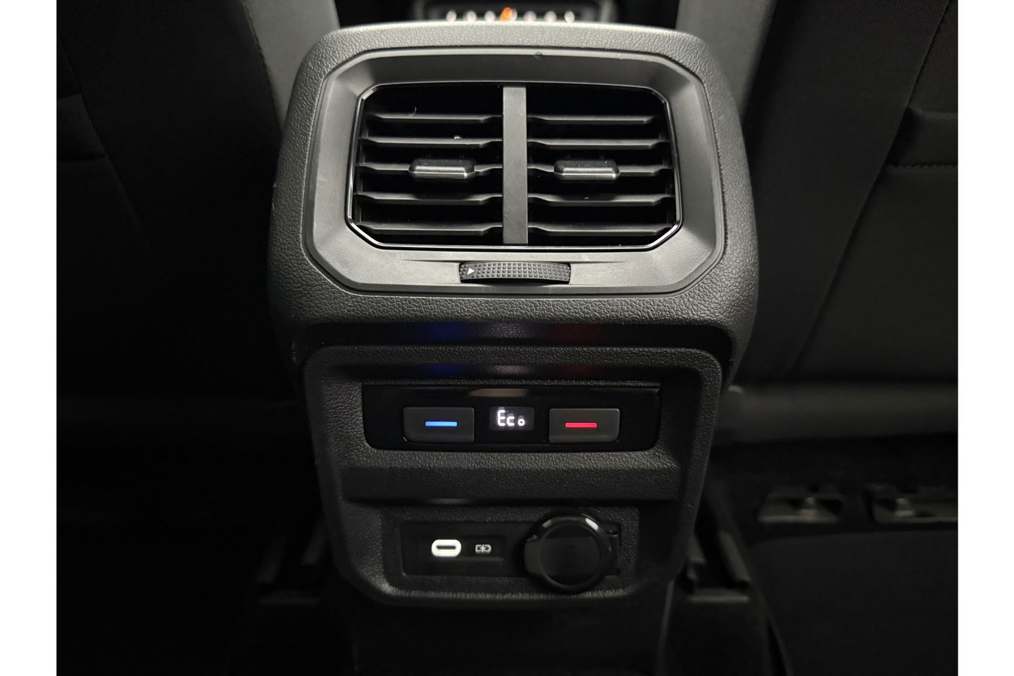 Volkswagen Tiguan 1.4 TSI eHybrid R-Line 225PK Pano LED Virtual ACC Trekhaak Sfeer Camera Carplay Clima PDC 18"LMV