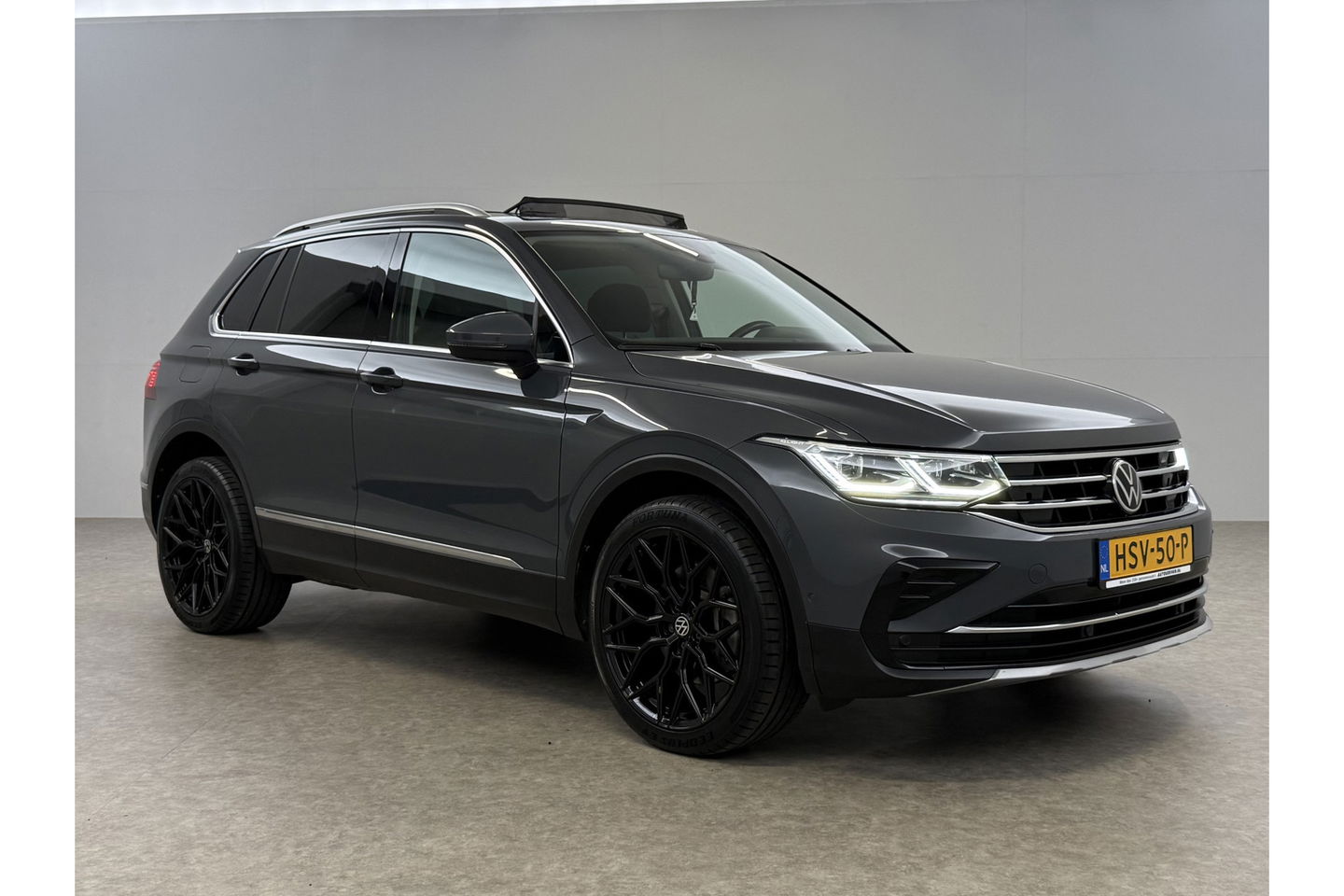Volkswagen Tiguan 1.4 TSI eHybrid R-Line 225PK Pano LED Virtual ACC Trekhaak Sfeer Camera Carplay Clima PDC 18"LMV