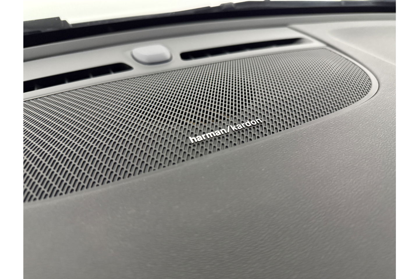 Volvo XC40 1.5 T5 Twin Engine Inscription 262PK Pano Harman/Kardon Virtual LED Trekhaak Camera Carplay Clima Cruise 20"LMV PDC