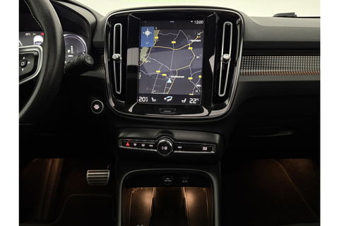 Volvo XC40 1.5 T5 Twin Engine Inscription 262PK Pano Harman/Kardon Virtual LED Trekhaak Camera Carplay Clima Cruise 20"LMV PDC