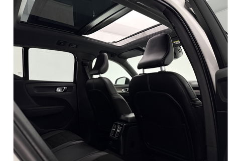 Volvo XC40 1.5 T5 Twin Engine Inscription 262PK Pano Harman/Kardon Virtual LED Trekhaak Camera Carplay Clima Cruise 20"LMV PDC