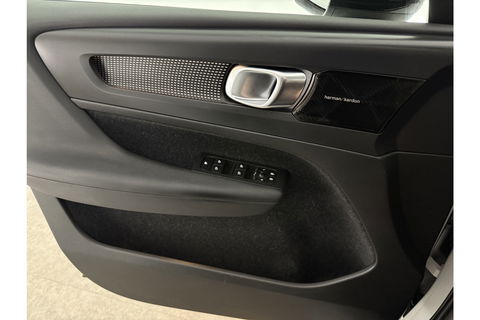 Volvo XC40 1.5 T5 Twin Engine Inscription 262PK Pano Harman/Kardon Virtual LED Trekhaak Camera Carplay Clima Cruise 20"LMV PDC