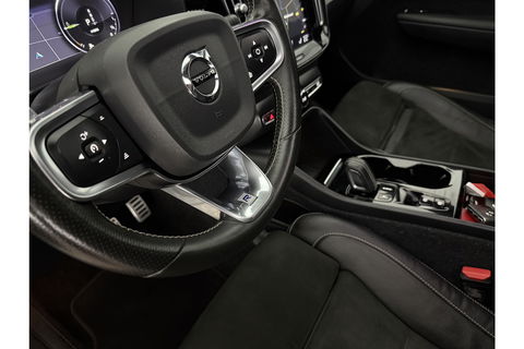 Volvo XC40 1.5 T5 Twin Engine Inscription 262PK Pano Harman/Kardon Virtual LED Trekhaak Camera Carplay Clima Cruise 20"LMV PDC