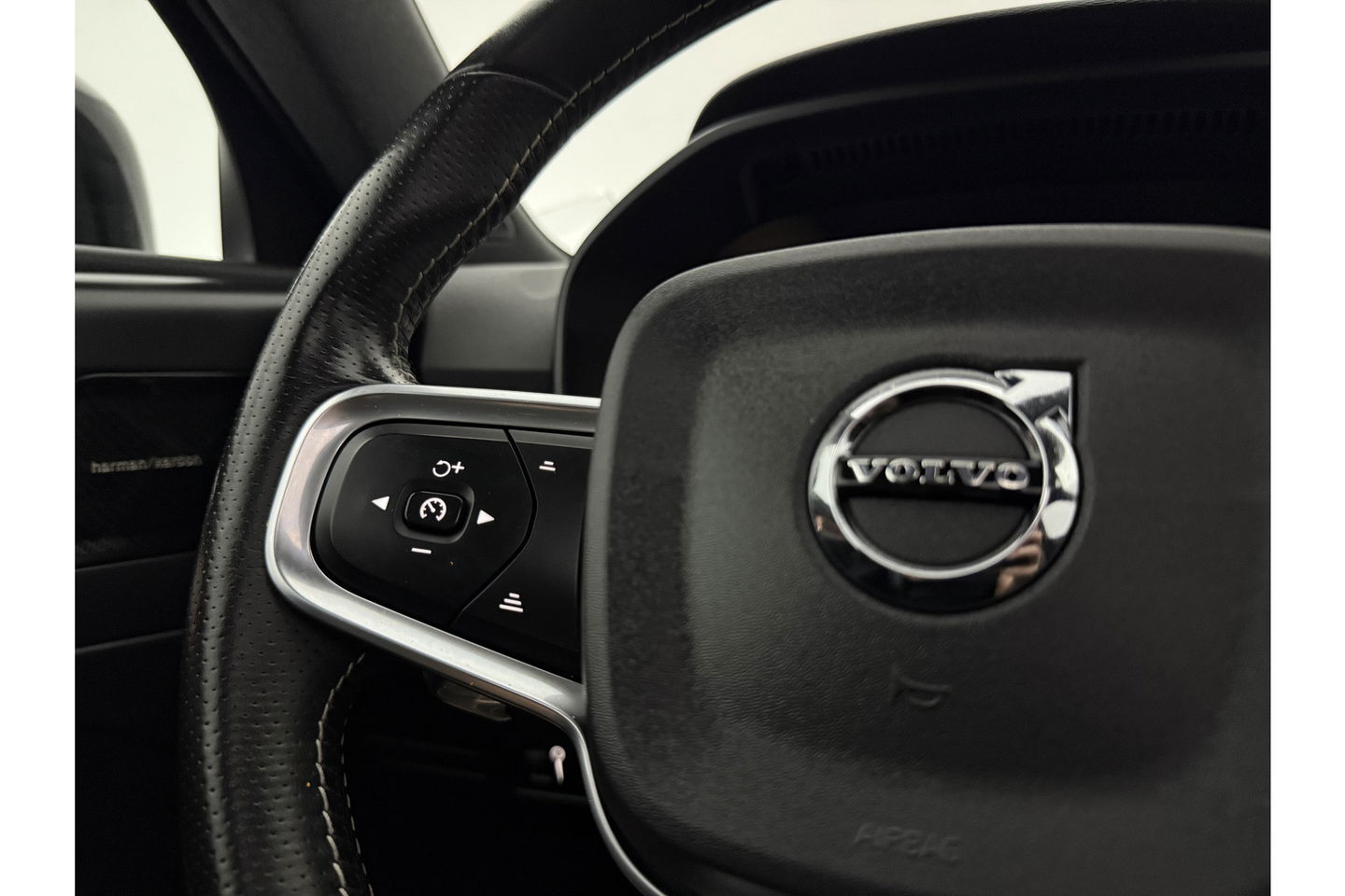 Volvo XC40 1.5 T5 Twin Engine Inscription 262PK Pano Harman/Kardon Virtual LED Trekhaak Camera Carplay Clima Cruise 20"LMV PDC