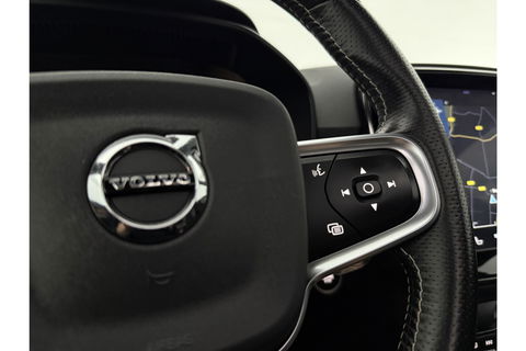 Volvo XC40 1.5 T5 Twin Engine Inscription 262PK Pano Harman/Kardon Virtual LED Trekhaak Camera Carplay Clima Cruise 20"LMV PDC