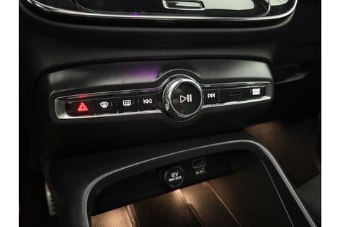 Volvo XC40 1.5 T5 Twin Engine Inscription 262PK Pano Harman/Kardon Virtual LED Trekhaak Camera Carplay Clima Cruise 20"LMV PDC