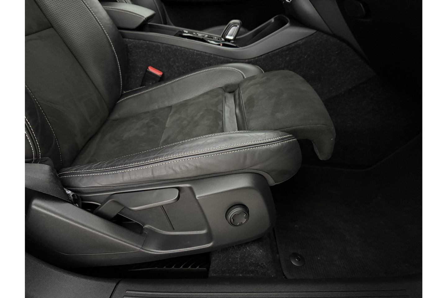 Volvo XC40 1.5 T5 Twin Engine Inscription 262PK Pano Harman/Kardon Virtual LED Trekhaak Camera Carplay Clima Cruise 20"LMV PDC