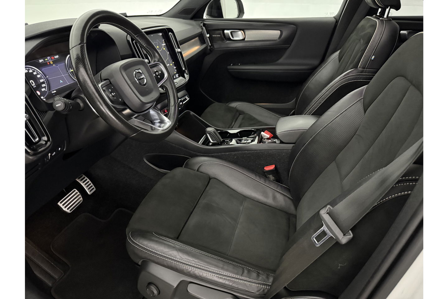 Volvo XC40 1.5 T5 Twin Engine Inscription 262PK Pano Harman/Kardon Virtual LED Trekhaak Camera Carplay Clima Cruise 20"LMV PDC