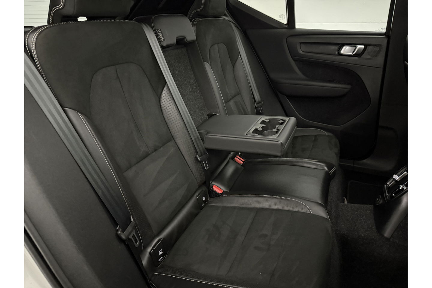 Volvo XC40 1.5 T5 Twin Engine Inscription 262PK Pano Harman/Kardon Virtual LED Trekhaak Camera Carplay Clima Cruise 20"LMV PDC