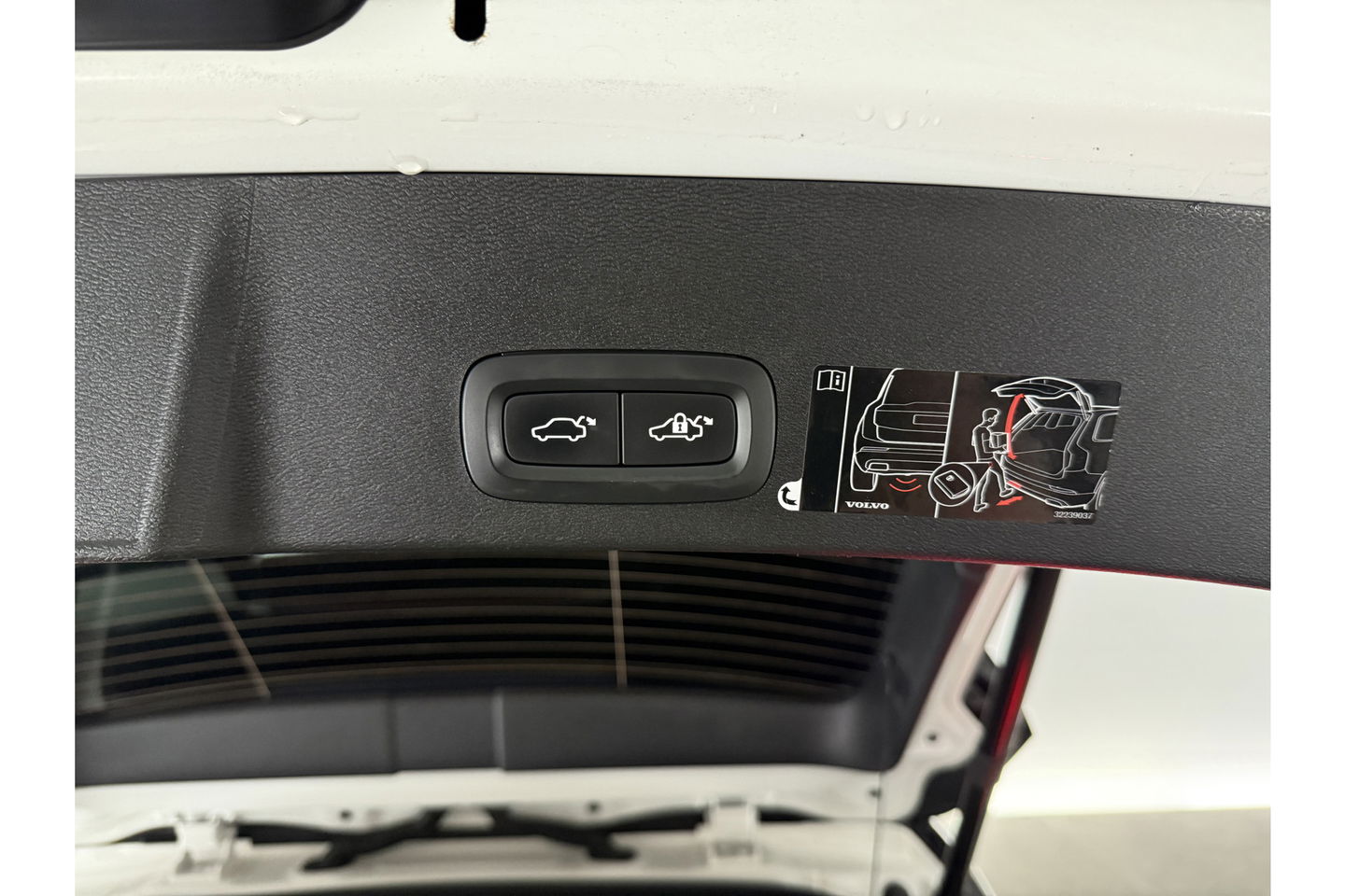 Volvo XC40 1.5 T5 Twin Engine Inscription 262PK Pano Harman/Kardon Virtual LED Trekhaak Camera Carplay Clima Cruise 20"LMV PDC