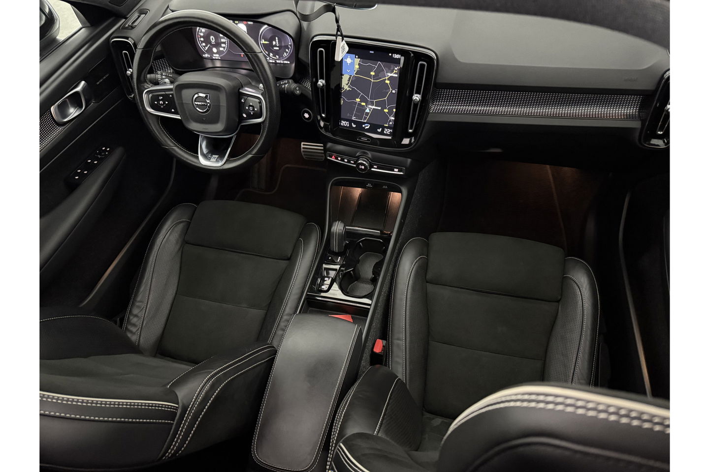 Volvo XC40 1.5 T5 Twin Engine Inscription 262PK Pano Harman/Kardon Virtual LED Trekhaak Camera Carplay Clima Cruise 20"LMV PDC