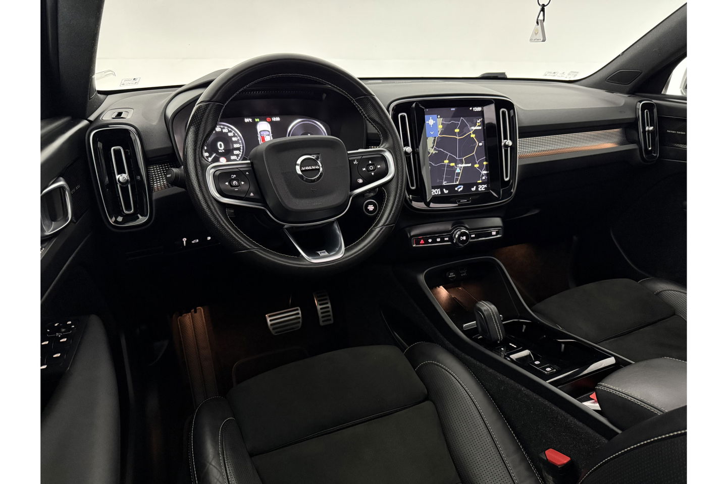 Volvo XC40 1.5 T5 Twin Engine Inscription 262PK Pano Harman/Kardon Virtual LED Trekhaak Camera Carplay Clima Cruise 20"LMV PDC