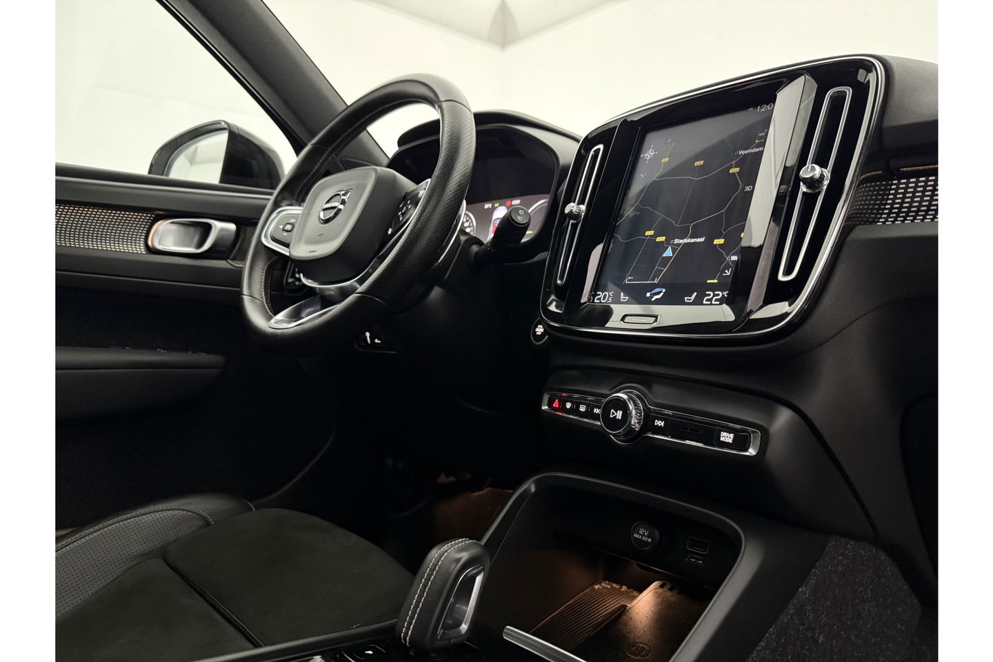Volvo XC40 1.5 T5 Twin Engine Inscription 262PK Pano Harman/Kardon Virtual LED Trekhaak Camera Carplay Clima Cruise 20"LMV PDC