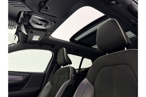 Volvo XC40 1.5 T5 Twin Engine Inscription 262PK Pano Harman/Kardon Virtual LED Trekhaak Camera Carplay Clima Cruise 20"LMV PDC