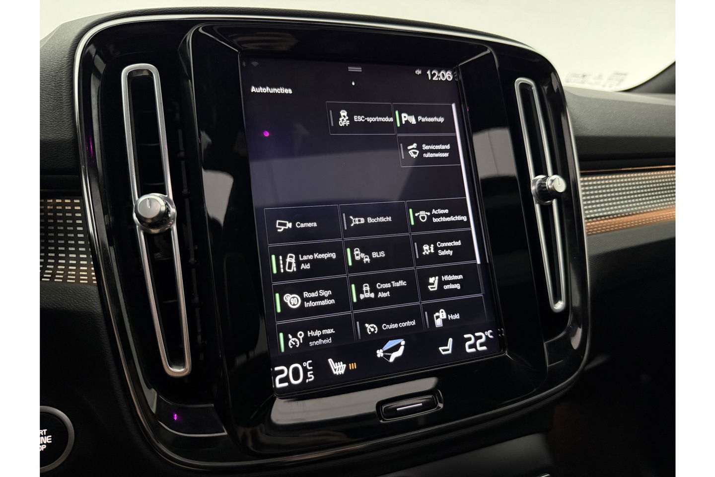 Volvo XC40 1.5 T5 Twin Engine Inscription 262PK Pano Harman/Kardon Virtual LED Trekhaak Camera Carplay Clima Cruise 20"LMV PDC