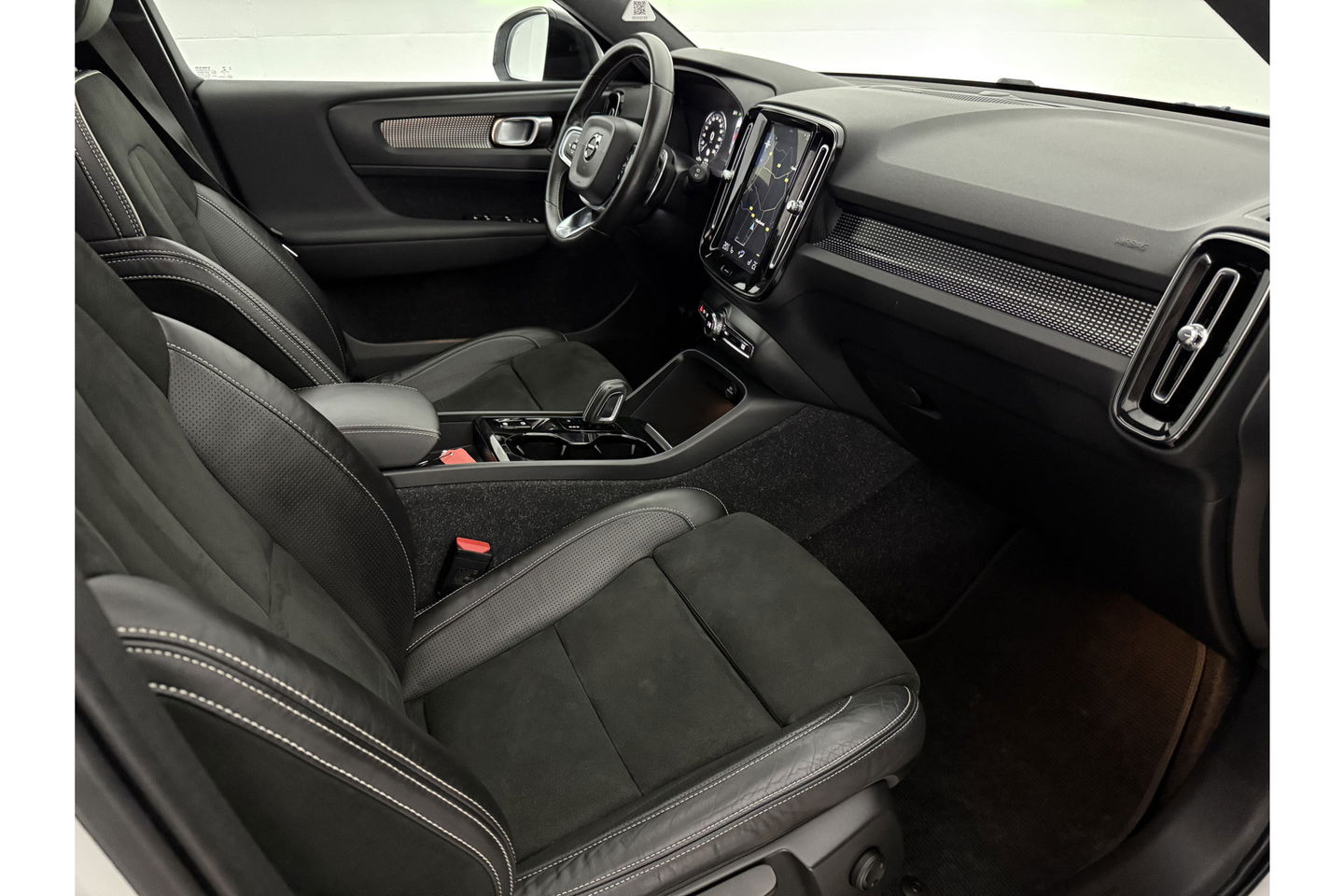 Volvo XC40 1.5 T5 Twin Engine Inscription 262PK Pano Harman/Kardon Virtual LED Trekhaak Camera Carplay Clima Cruise 20"LMV PDC