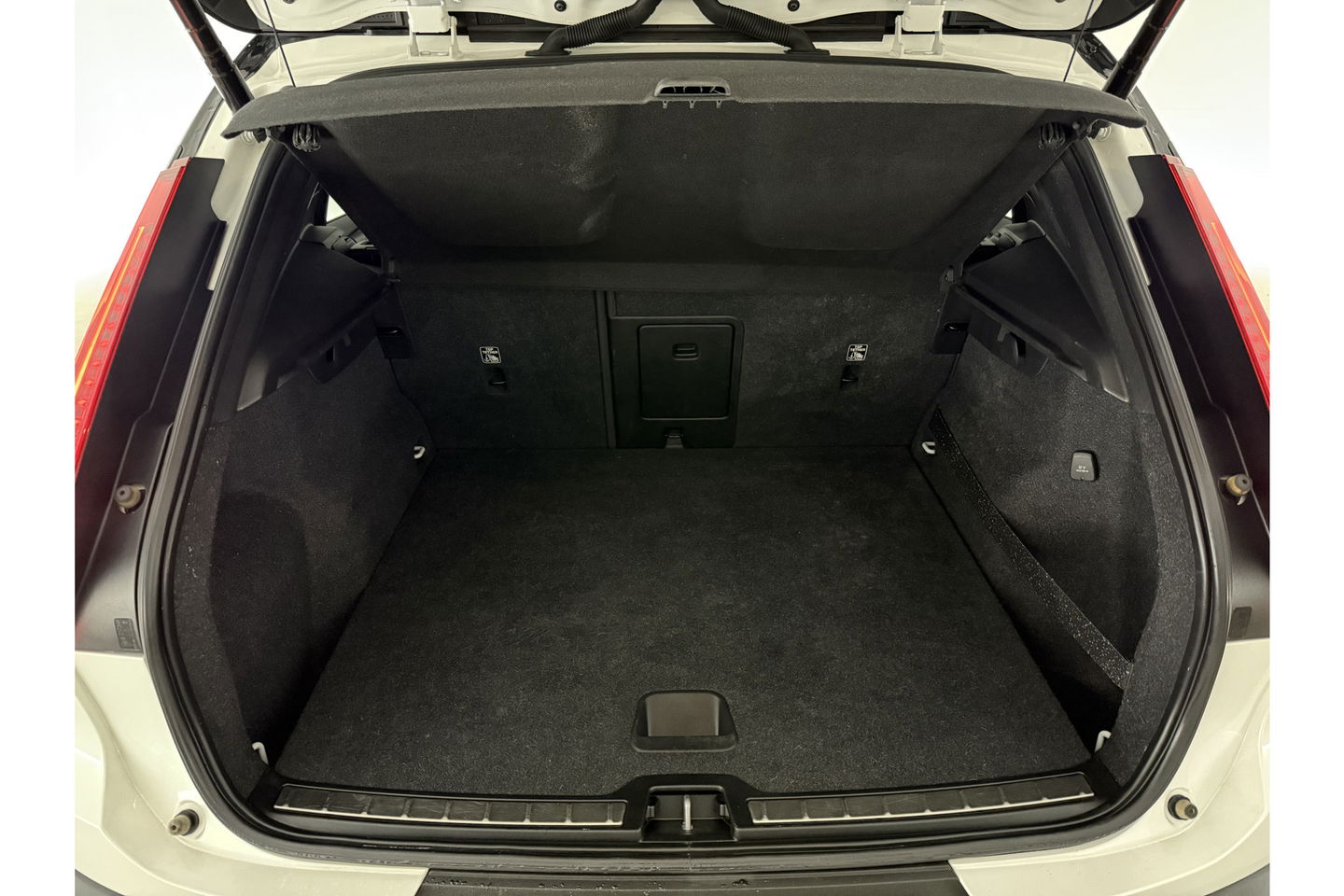 Volvo XC40 1.5 T5 Twin Engine Inscription 262PK Pano Harman/Kardon Virtual LED Trekhaak Camera Carplay Clima Cruise 20"LMV PDC