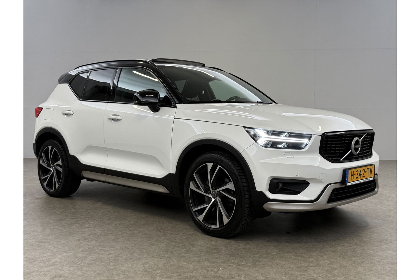 Volvo XC40 1.5 T5 Twin Engine Inscription 262PK Pano Harman/Kardon Virtual LED Trekhaak Camera Carplay Clima Cruise 20"LMV PDC