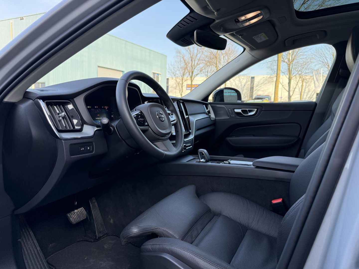 Volvo XC60 2.0 T8 Plug-in hybrid AWD Plus Dark 20” l leder l 360 l 455PK