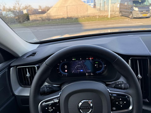 Volvo XC60 2.0 T8 Plug-in hybrid AWD Plus Dark 20” l leder l 360 l 455PK