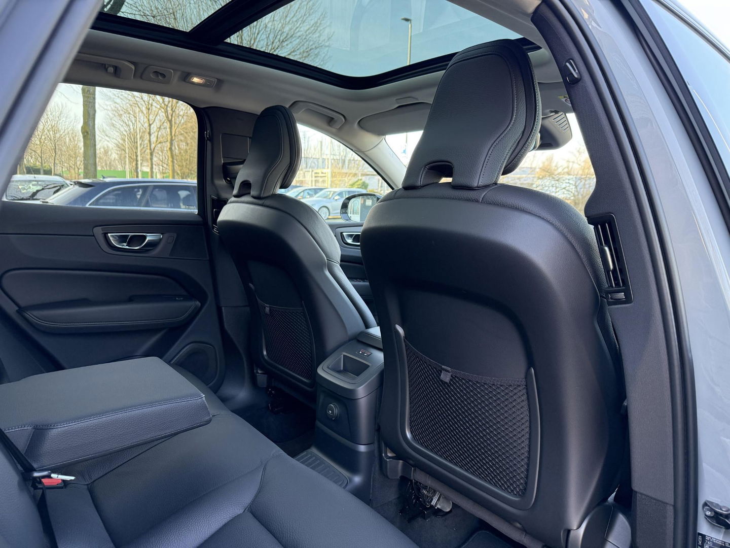 Volvo XC60 2.0 T8 Plug-in hybrid AWD Plus Dark 20” l leder l 360 l 455PK