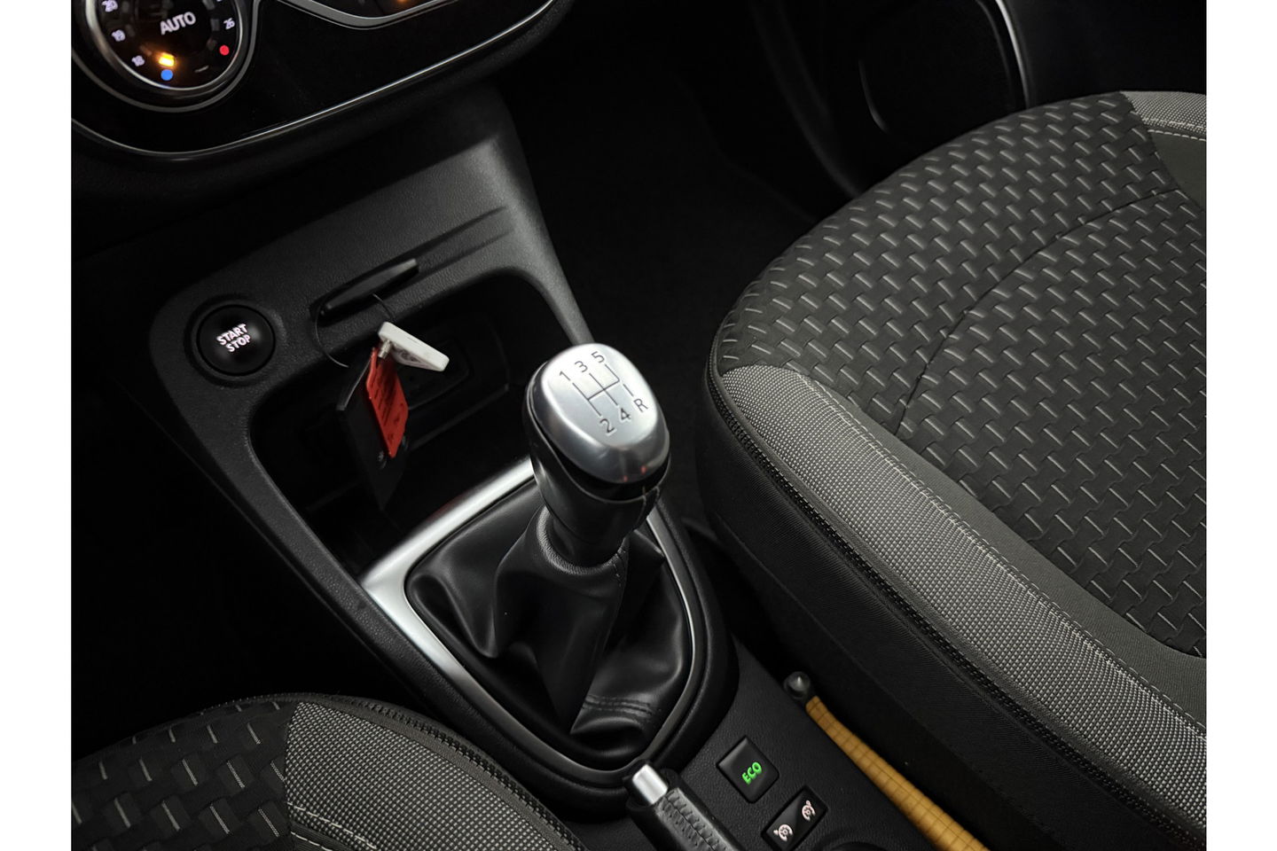 Renault Captur 0.9 TCe Intens LED Clima Cruise Navigatie PDC 17''LMV