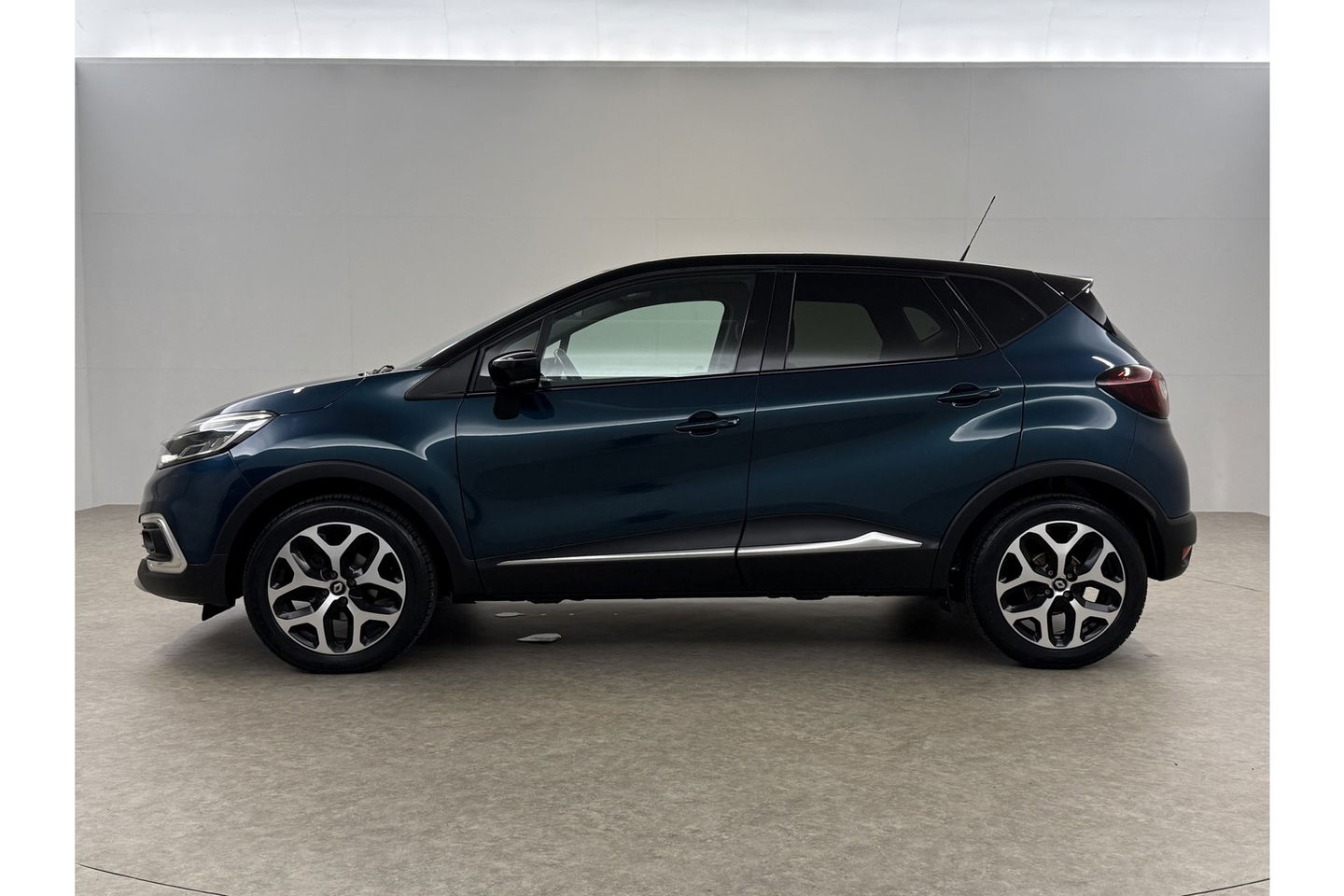 Renault Captur 0.9 TCe Intens LED Clima Cruise Navigatie PDC 17''LMV