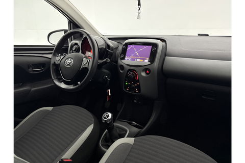 Toyota Aygo 1.0 VVT-i x-play Airco LED Cruise Camera Navigatie Elektrpakket