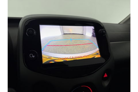 Toyota Aygo 1.0 VVT-i x-play Airco LED Cruise Camera Navigatie Elektrpakket